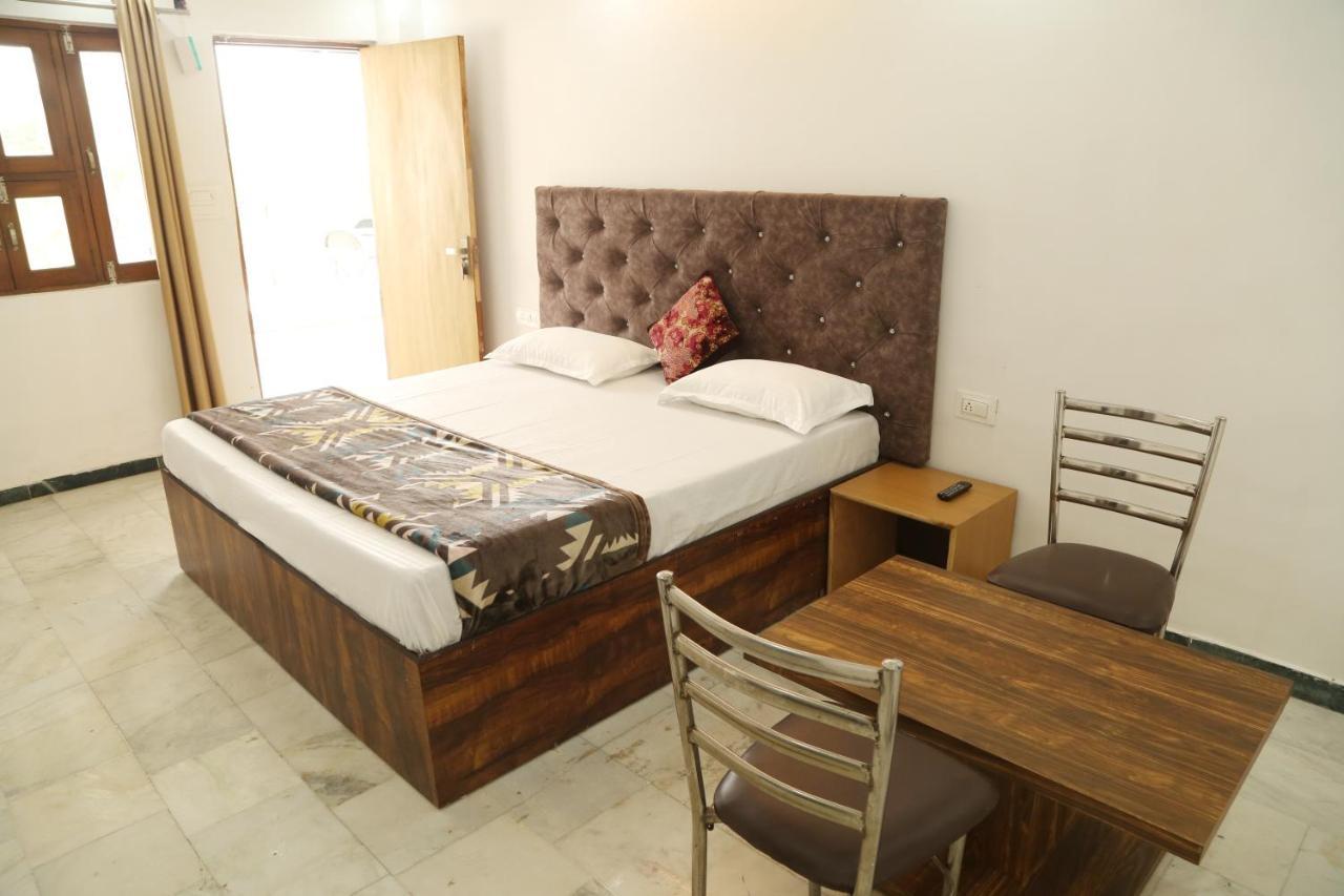 Shanti Residency Yeni Delhi Dış mekan fotoğraf